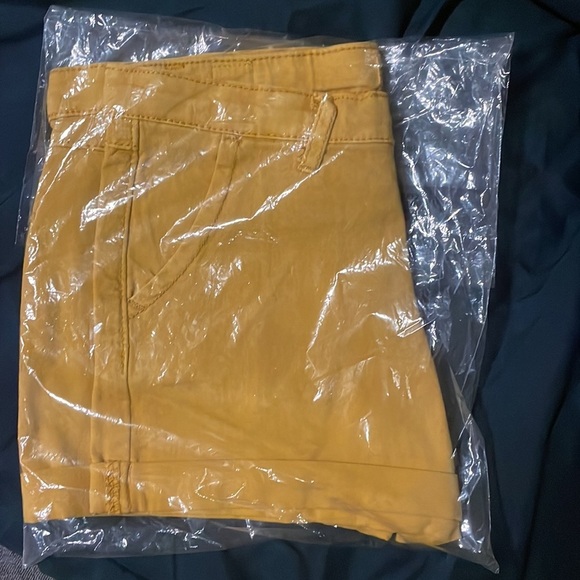 NWT KidPik- Classic Chino Shorts
Size: 12 - Picture 4 of 5